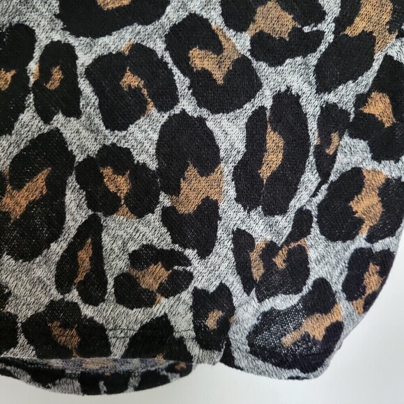 NEW Cherish Leopard Cheetah Print Twist Deep V Back Long Sleeve Top Size Large - Picture 5 of 11